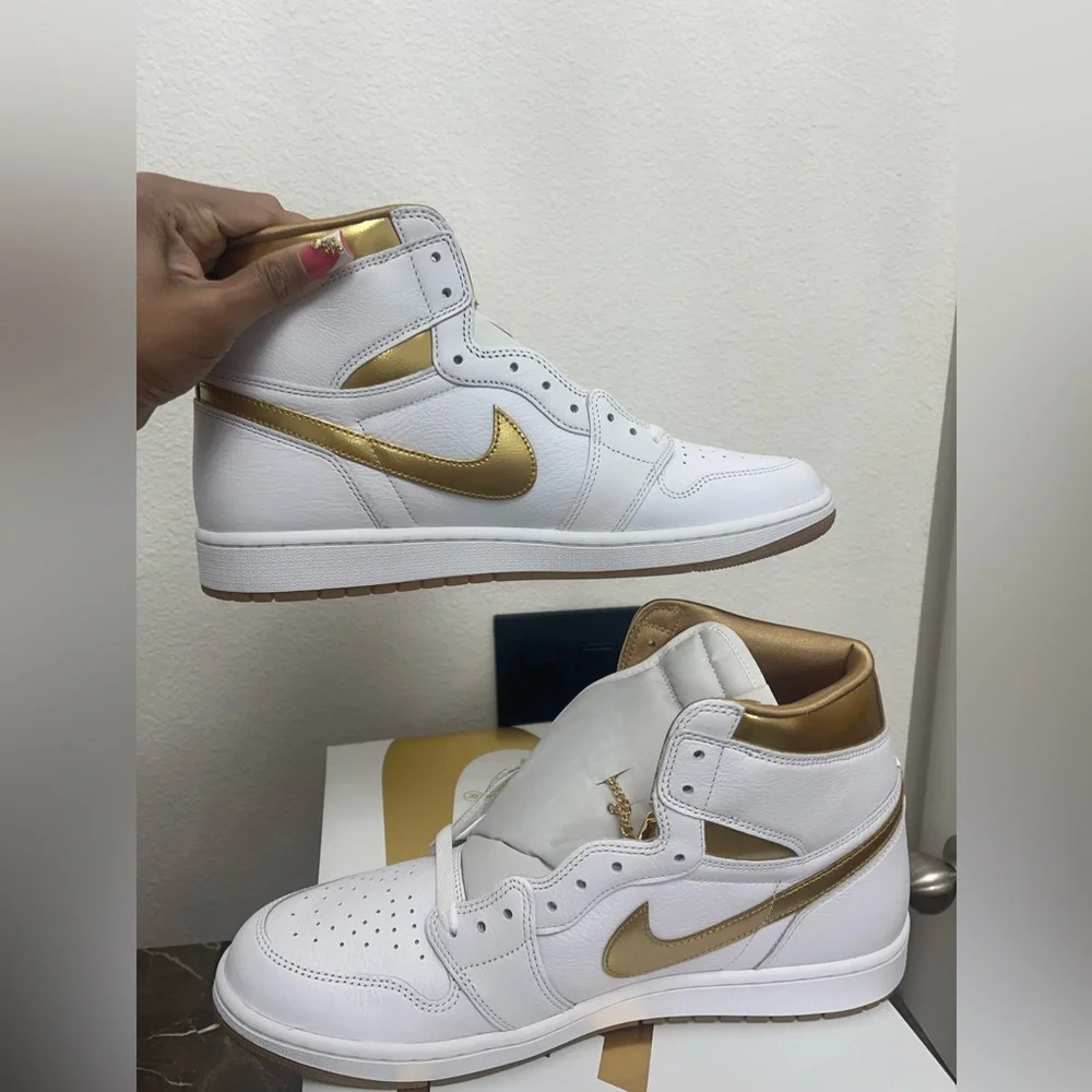 New! Nike Air Jordan 1 Retro High OG Women's 